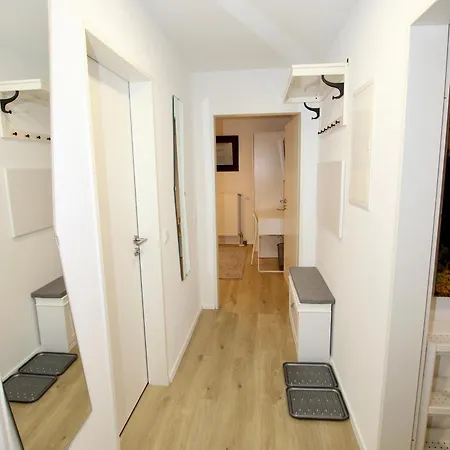 公寓 Gemuetliches Schwarzwald-apartment Im Ruhigen Untergeschoss Eines Hauses 登茨林根