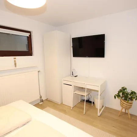 Lägenhet Gemuetliches Schwarzwald-apartment Im Ruhigen Untergeschoss Eines Hauses Denzlingen